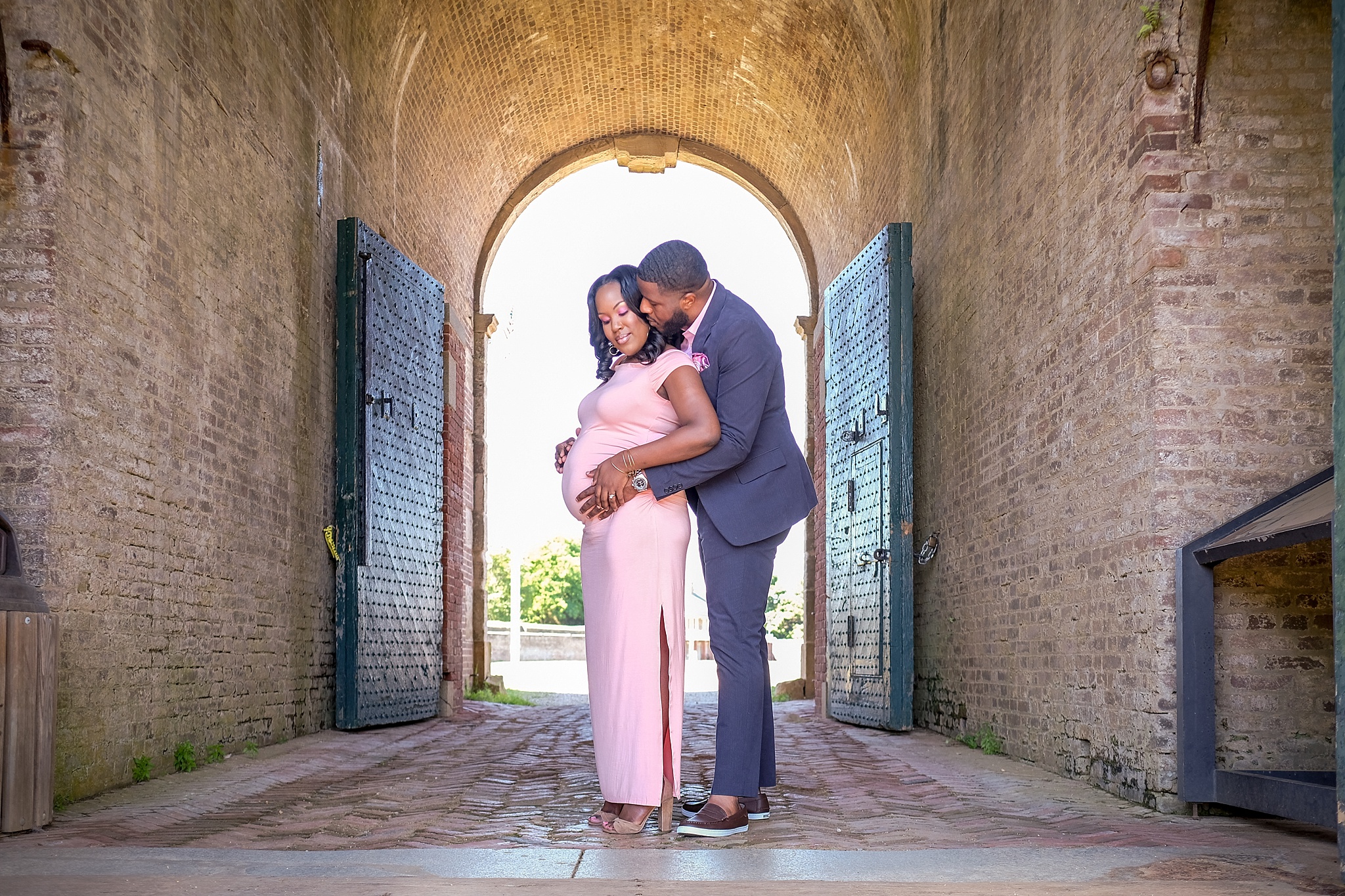 Damien-carter-photography-ft-washington-state-park-maternity-session-snuggling